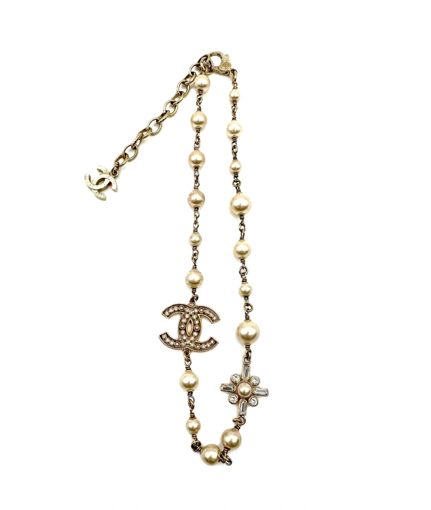 Collar con perlas
